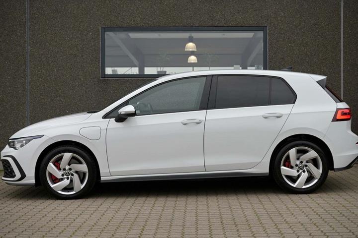 Hvid VW Golf VIII fra 2021