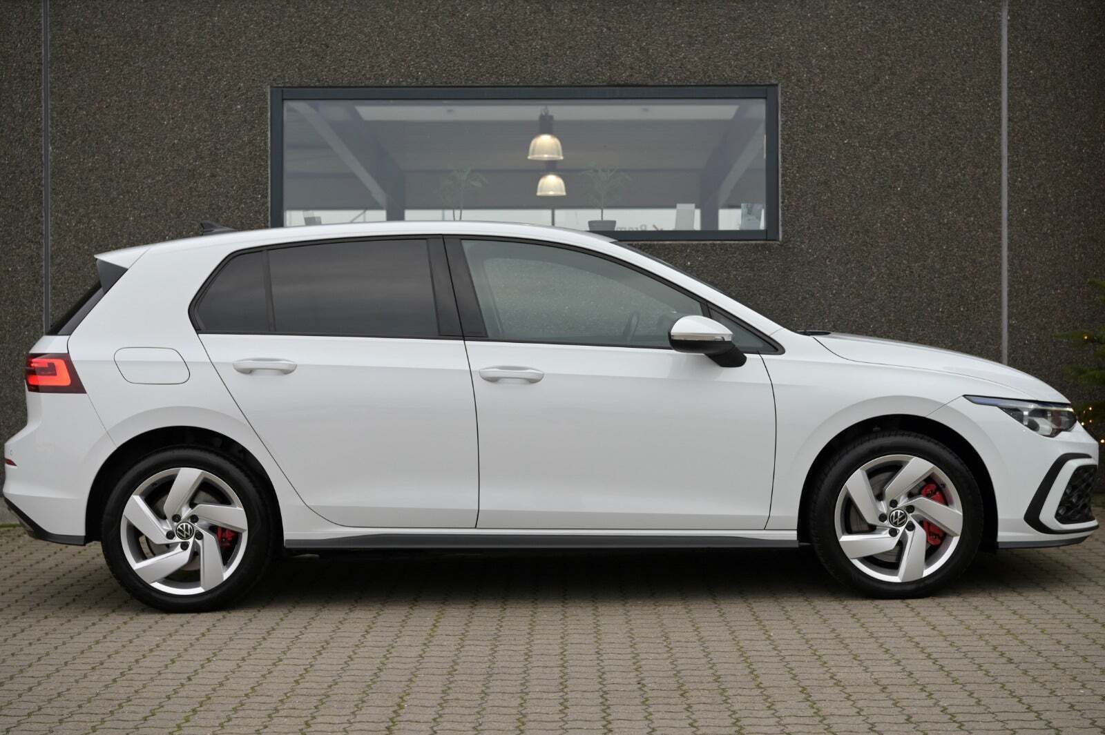 Hvid VW Golf VIII fra 2021