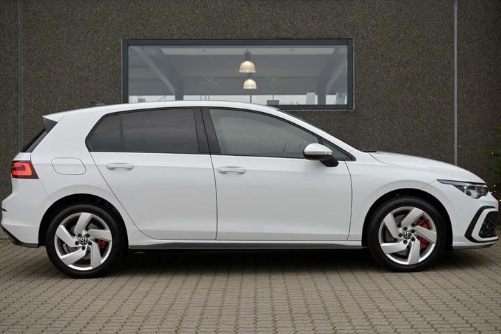 Hvid VW Golf VIII fra 2021