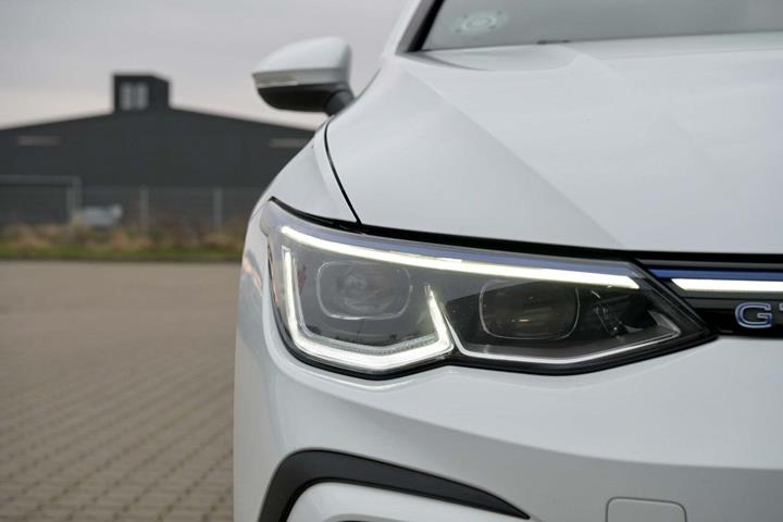 Hvid VW Golf VIII fra 2021