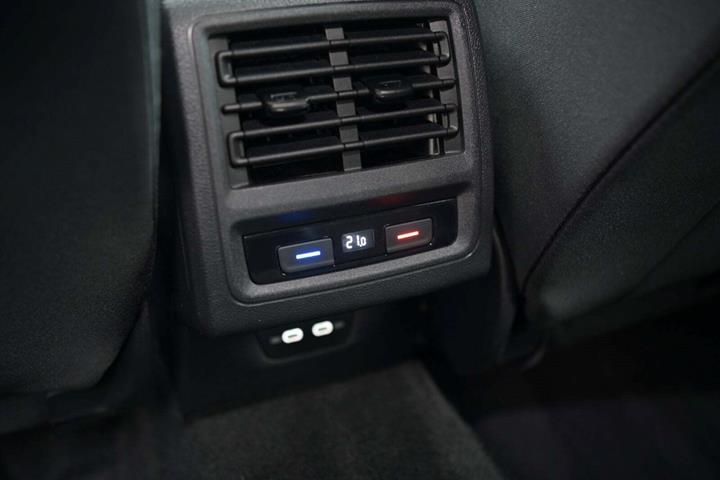 Hvid VW Golf VIII fra 2021