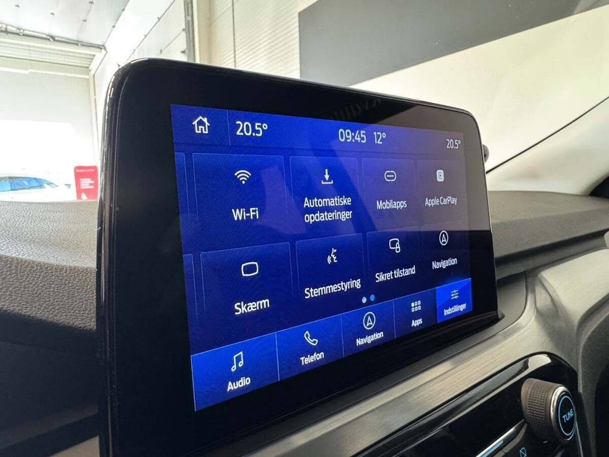 Blå Ford Kuga fra 2021