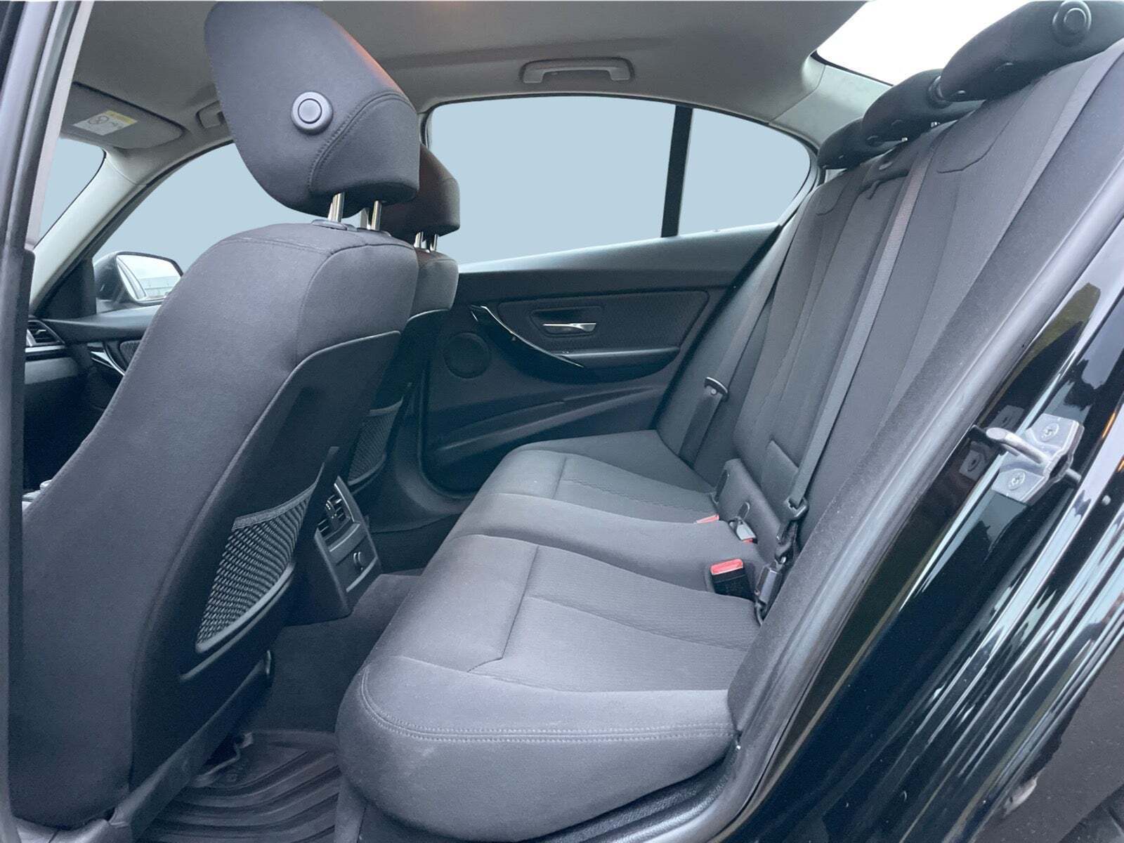 Sort BMW 320d fra 2018