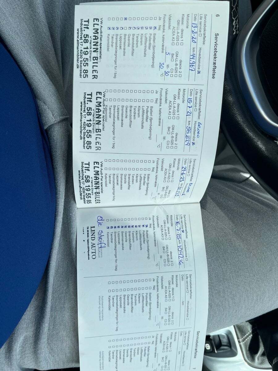 Sort Opel Meriva fra 2016