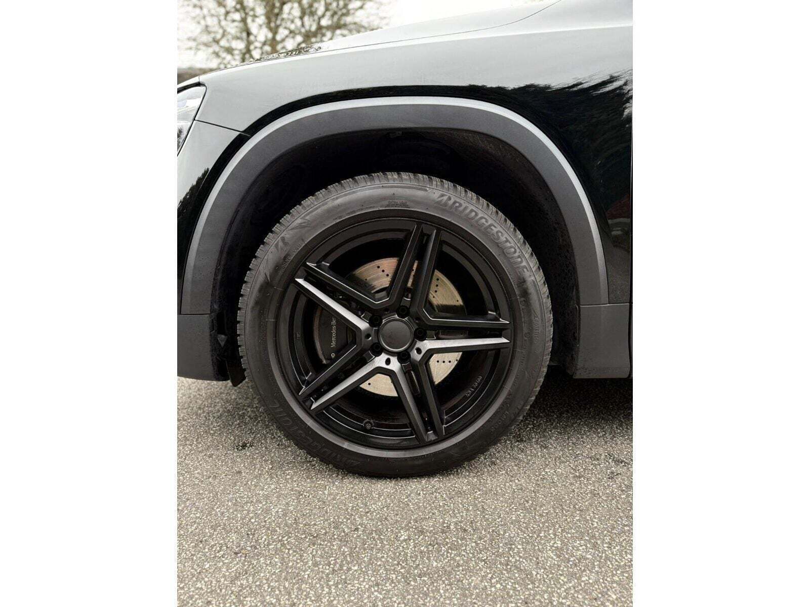 Sort Mercedes GLB250 fra 2022