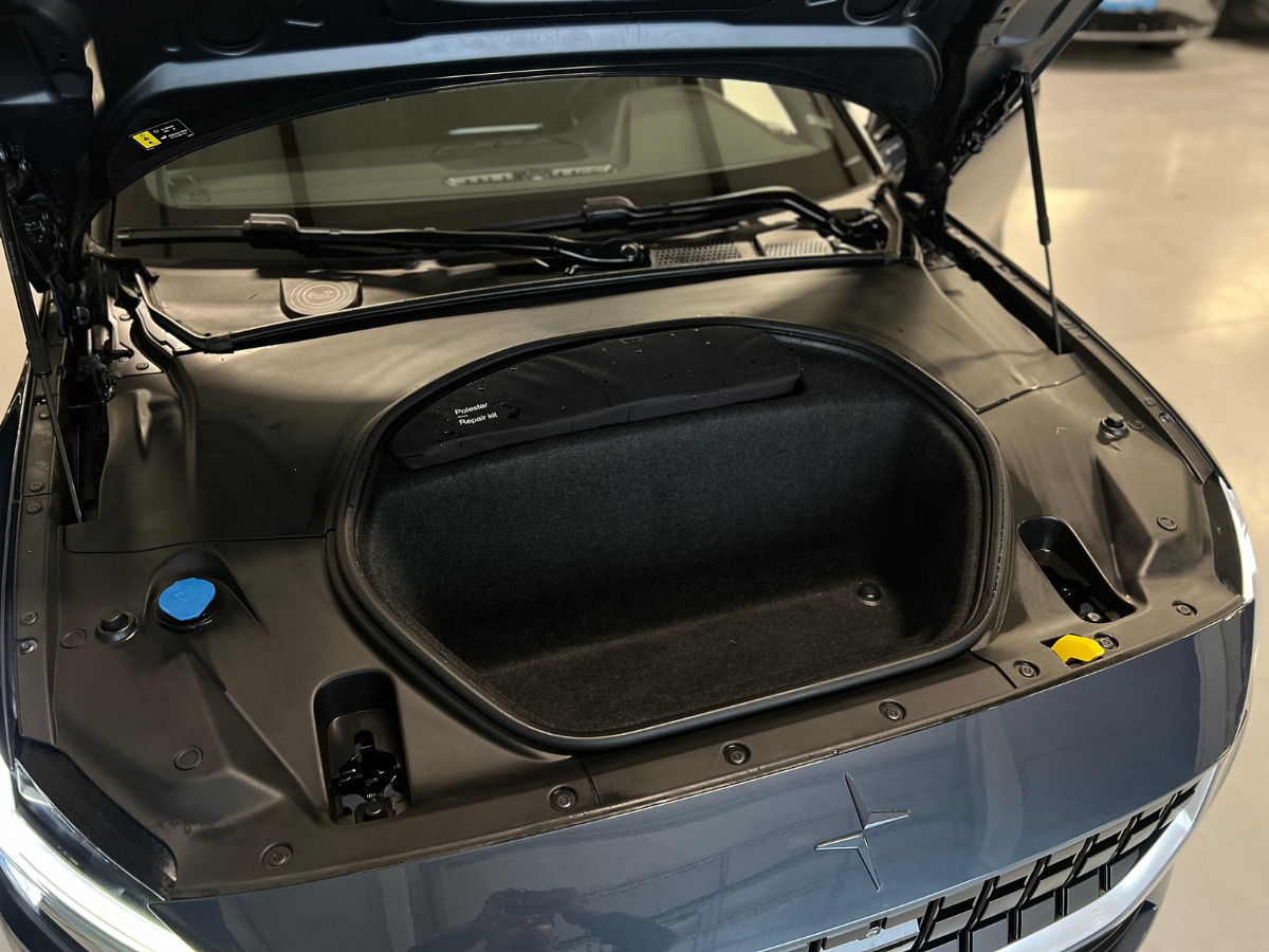 Blå Polestar 2 fra 2023