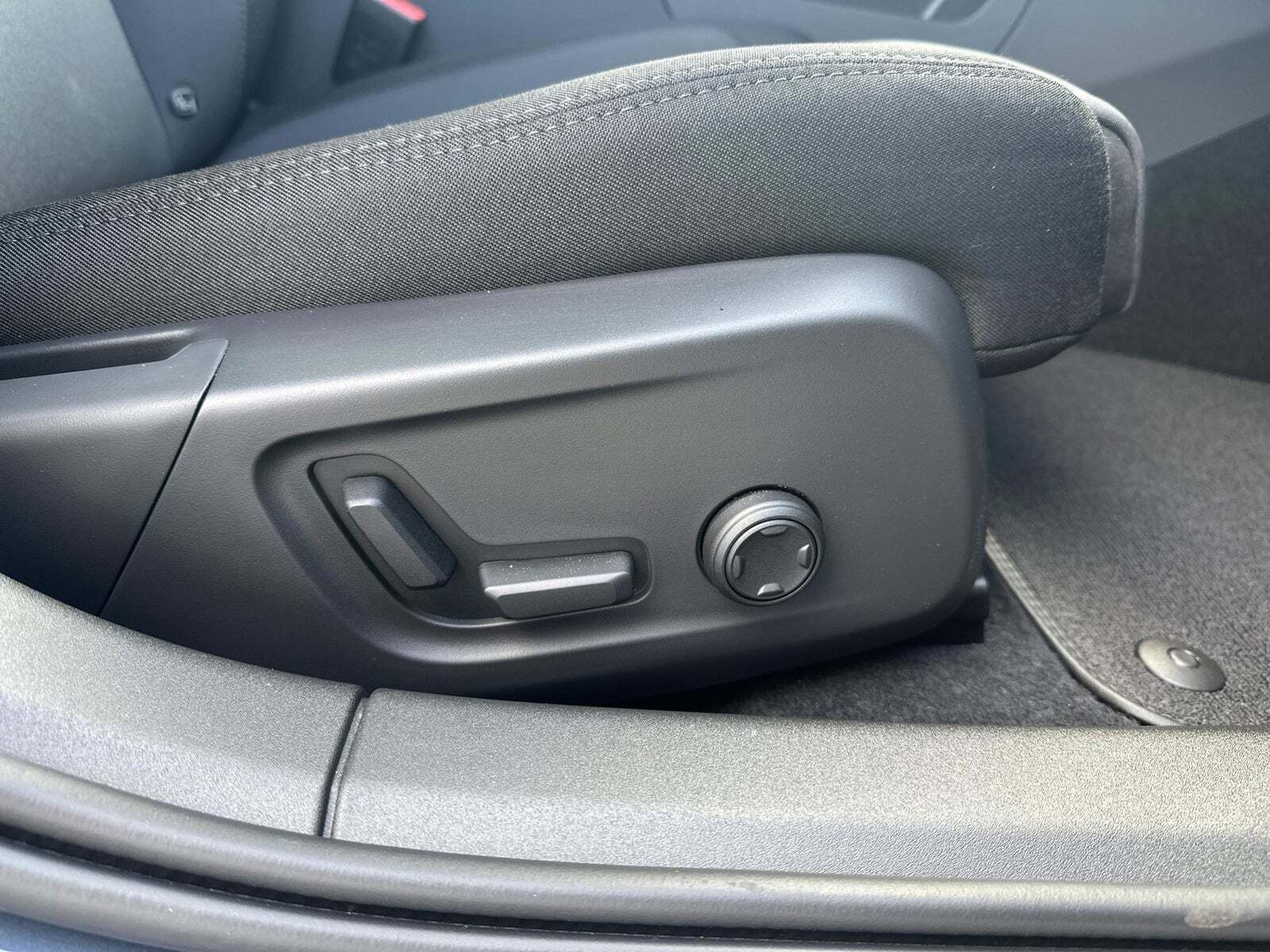 Blå Polestar 2 fra 2025