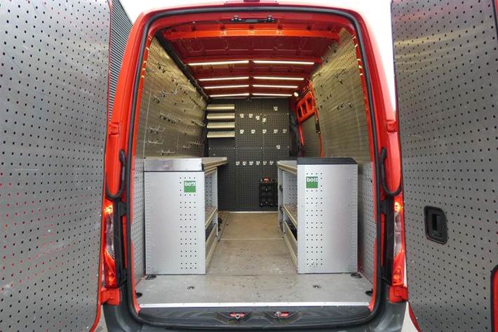 Rød Mercedes Sprinter 317 fra 2022