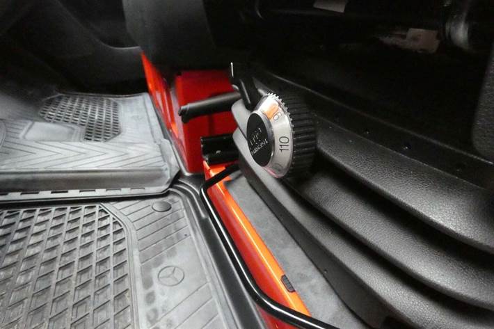 Rød Mercedes Sprinter 317 fra 2022