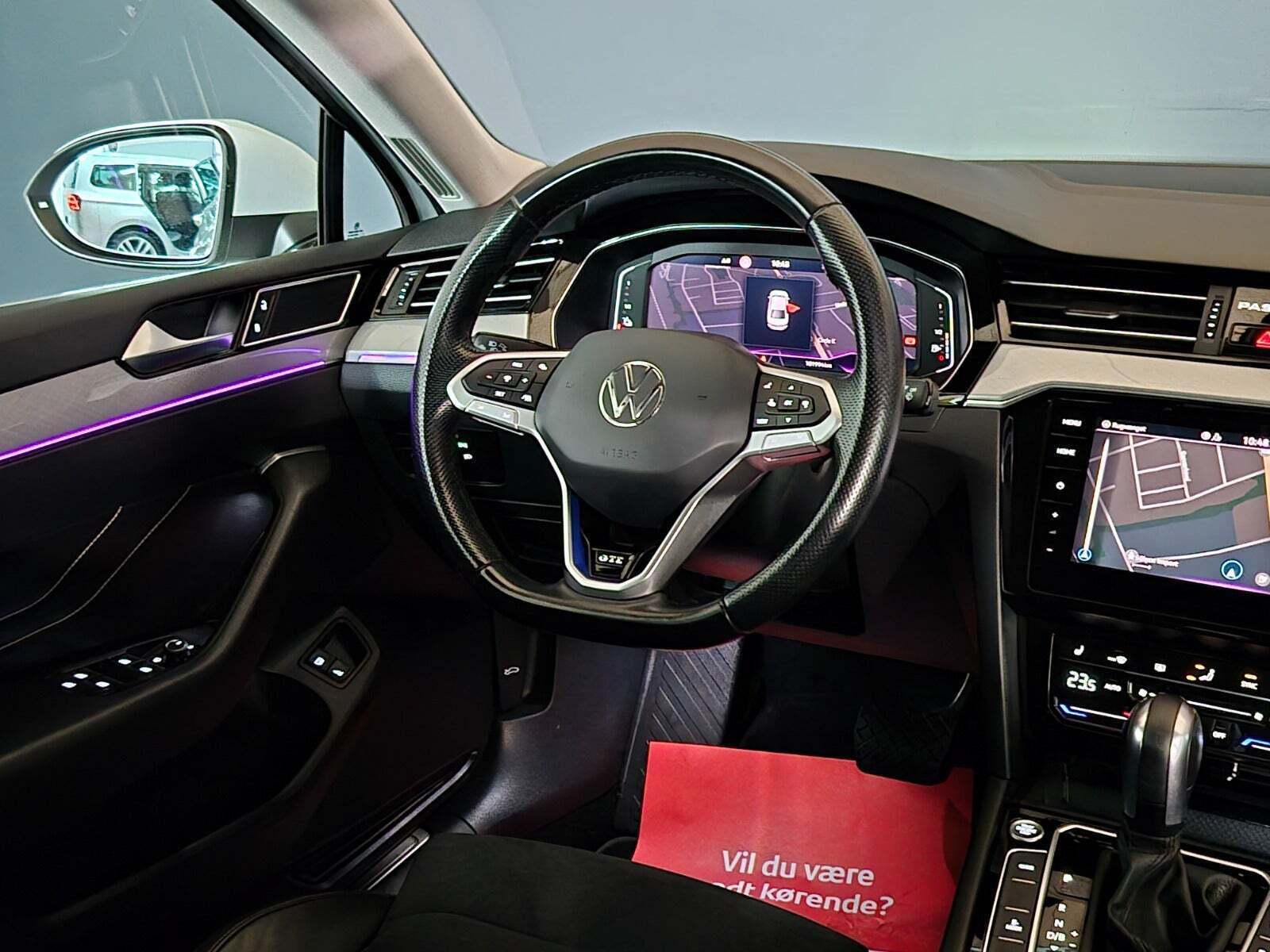 Hvid VW Passat fra 2020