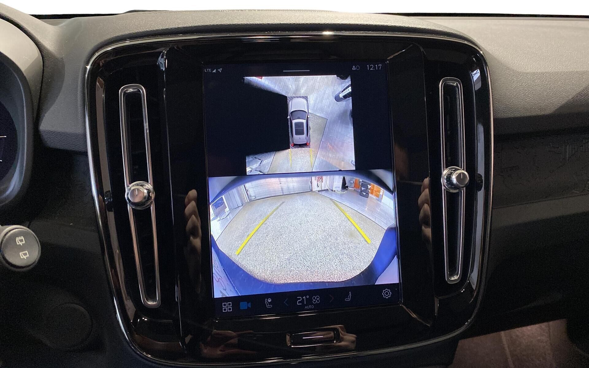 Sølv Volvo XC40 fra 2024