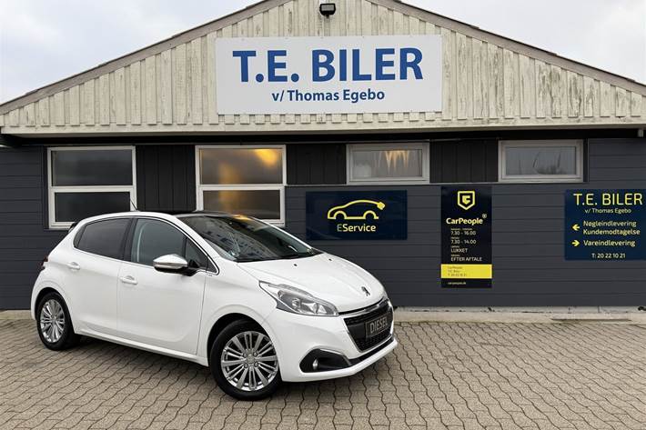 Hvid Peugeot 208 fra 2019 set udefra