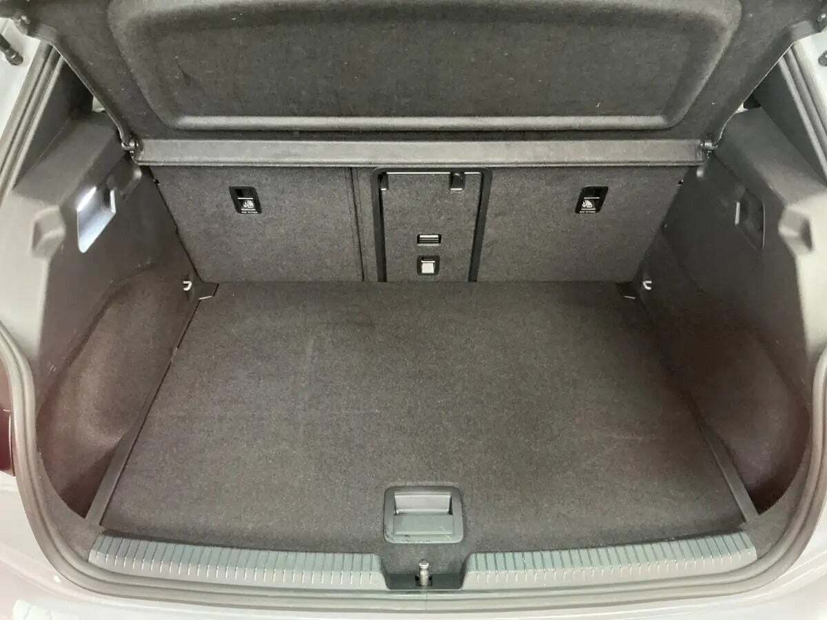 Grå Cupra Born fra 2023