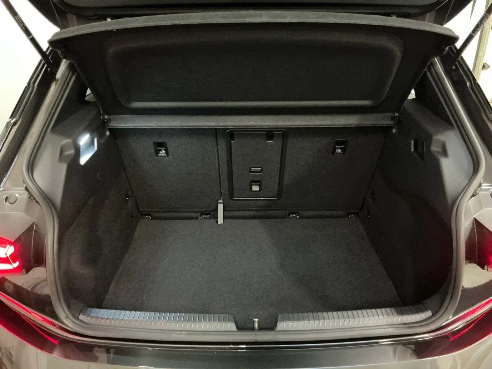 Grå Cupra Born fra 2023