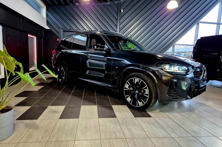 Sort BMW iX3 fra 2024