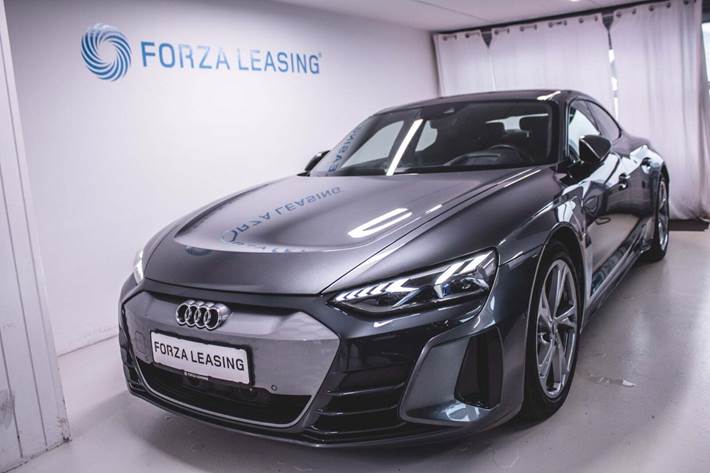 Grå Audi e-tron GT fra 2021