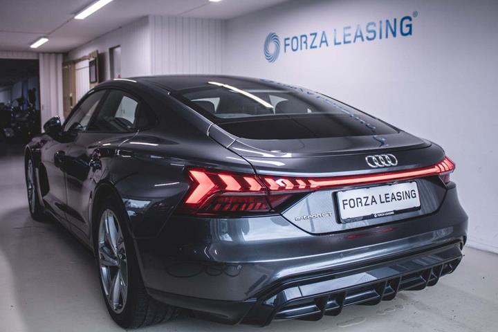 Grå Audi e-tron GT fra 2021