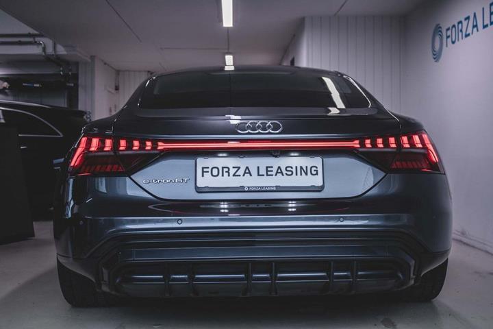 Grå Audi e-tron GT fra 2021
