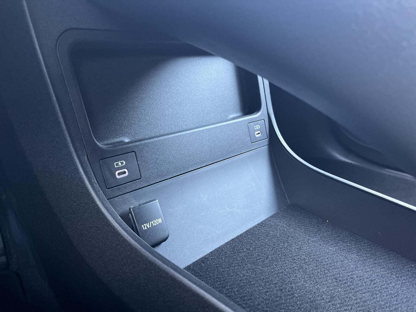 Sort Toyota BZ4X fra 2023