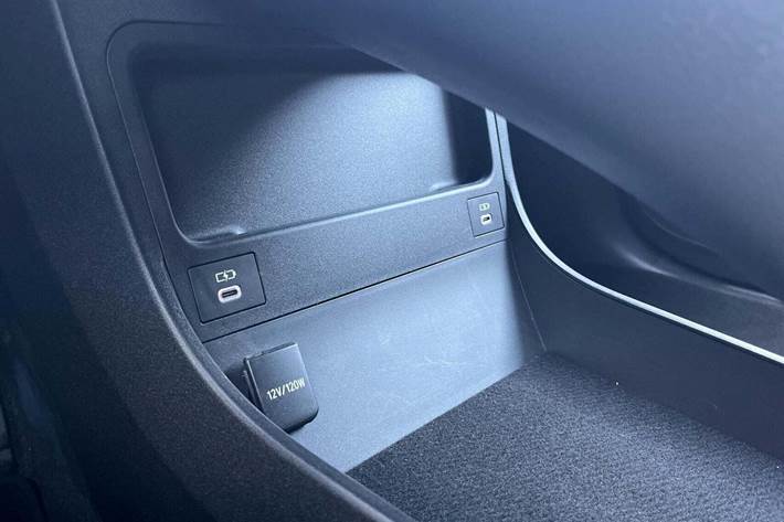 Sort Toyota BZ4X fra 2023