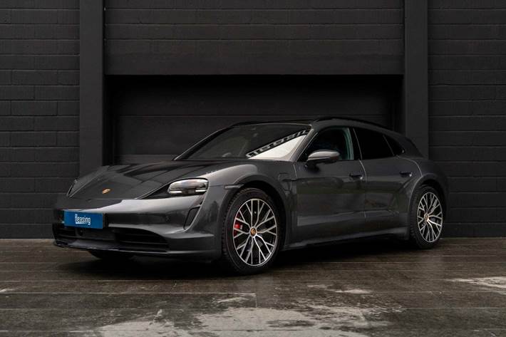 Grå Porsche Taycan 4S fra 2021 set udefra