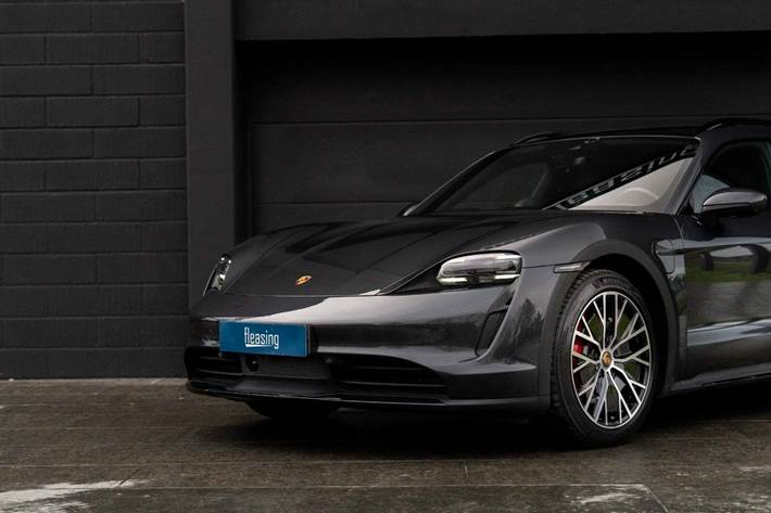 Grå Porsche Taycan 4S fra 2021