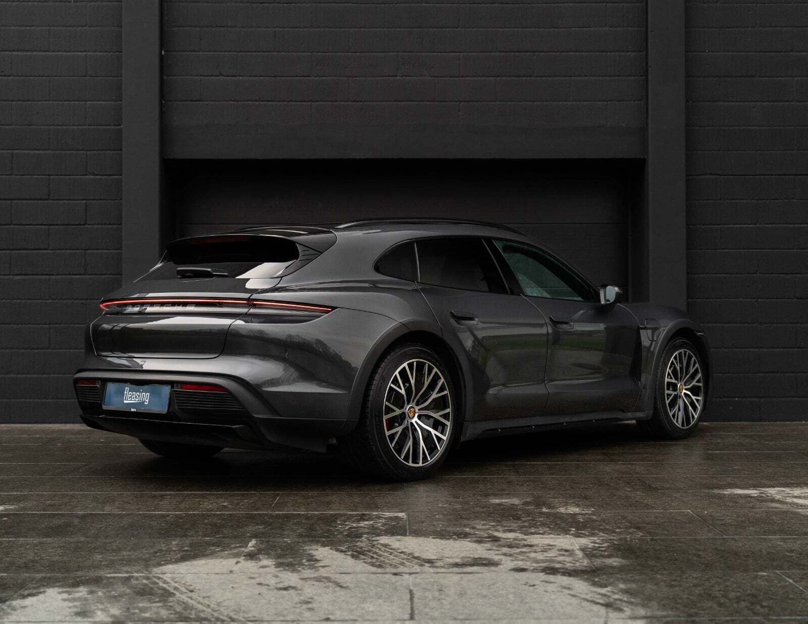 Grå Porsche Taycan 4S fra 2021