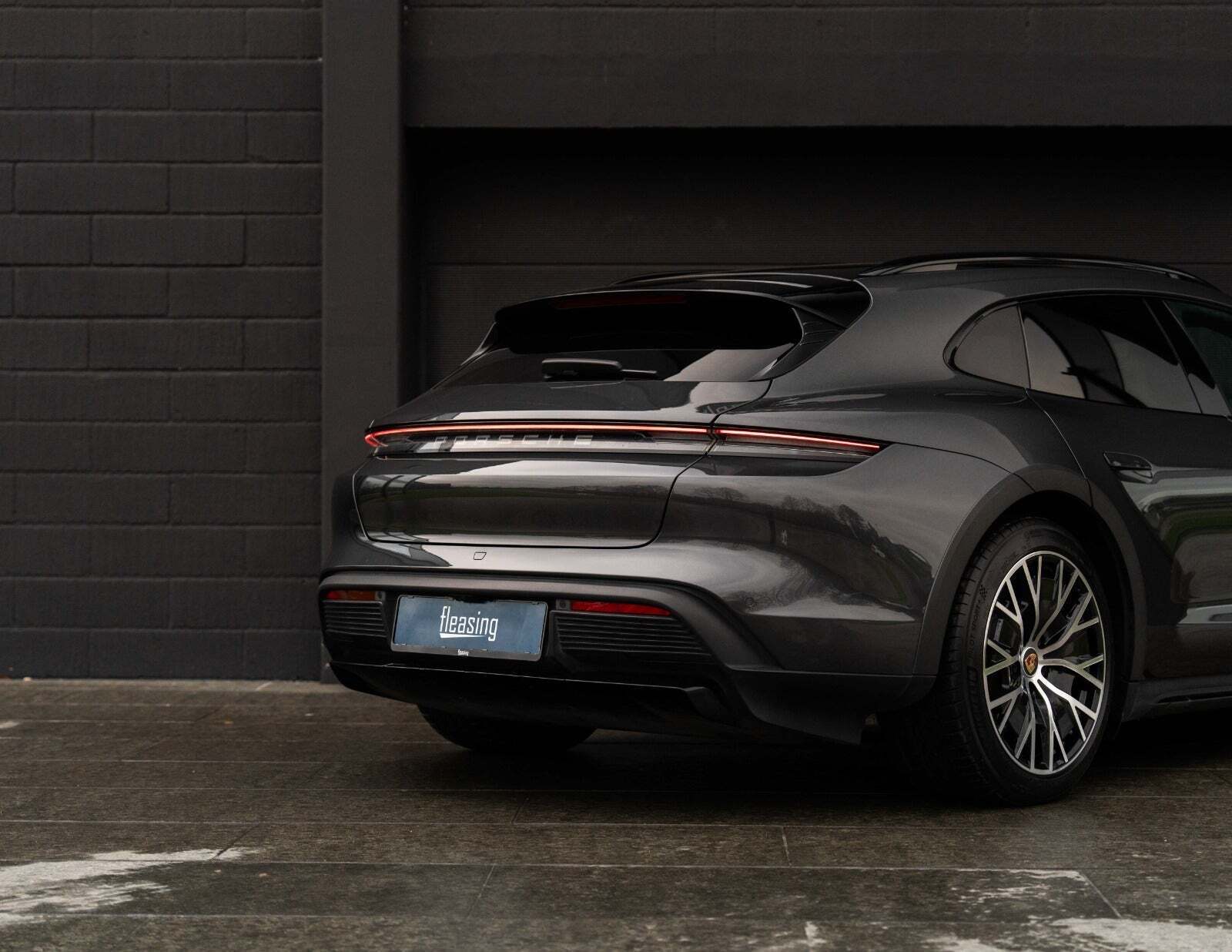 Grå Porsche Taycan 4S fra 2021