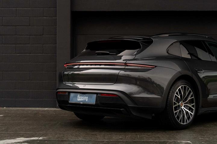 Grå Porsche Taycan 4S fra 2021