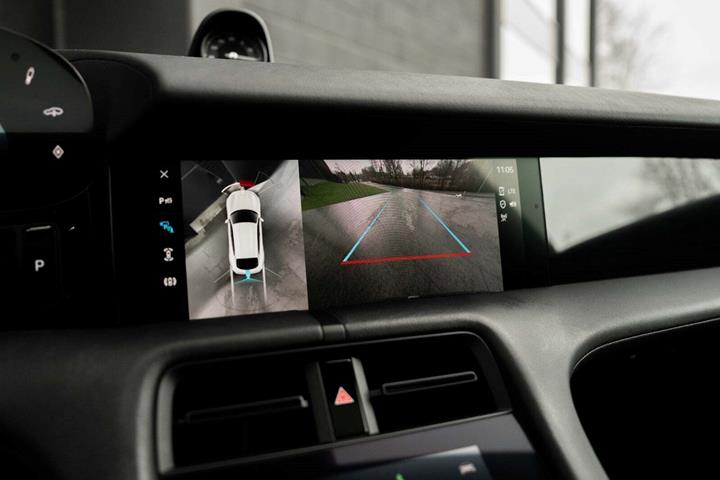 Grå Porsche Taycan 4S fra 2021