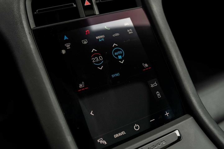 Grå Porsche Taycan 4S fra 2021