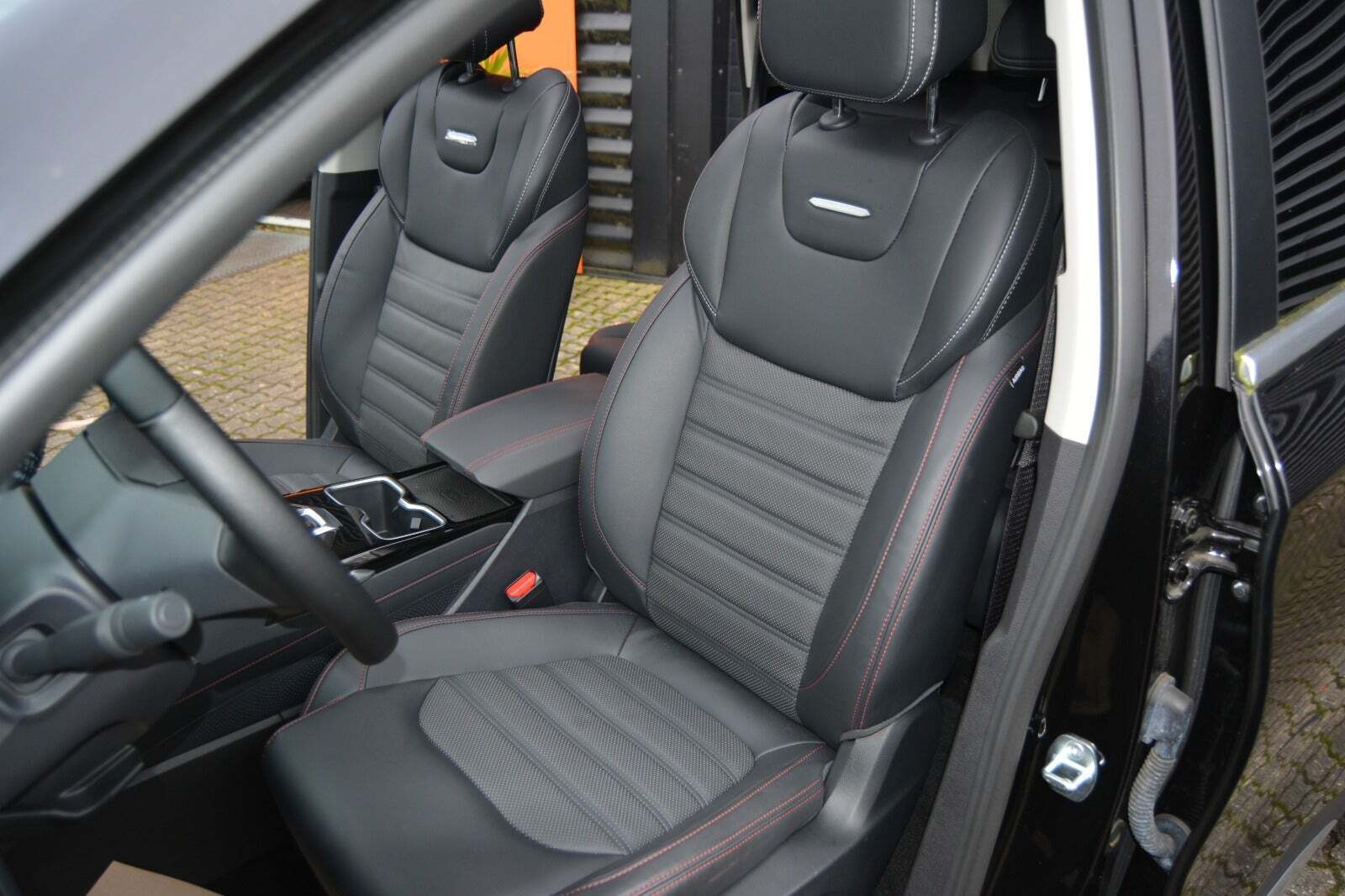 Sort Maxus Euniq6 fra 2022 set indefra