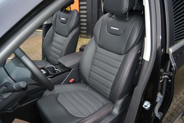 Sort Maxus Euniq6 fra 2022 set indefra