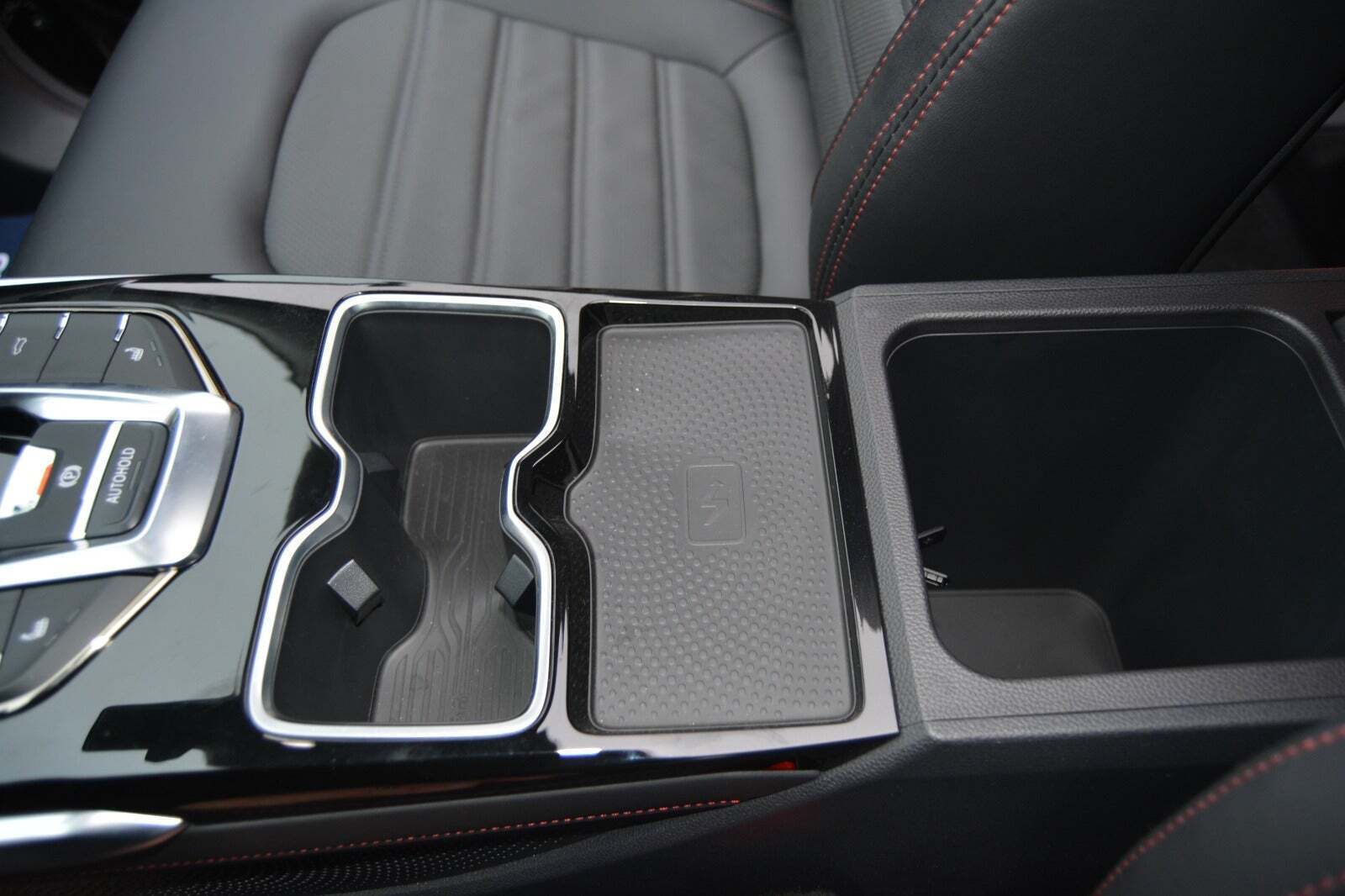 Sort Maxus Euniq6 fra 2022