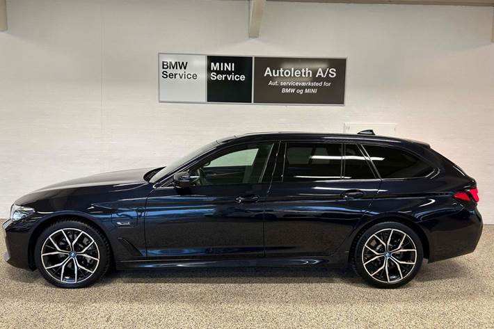 Sort BMW 530e fra 2022