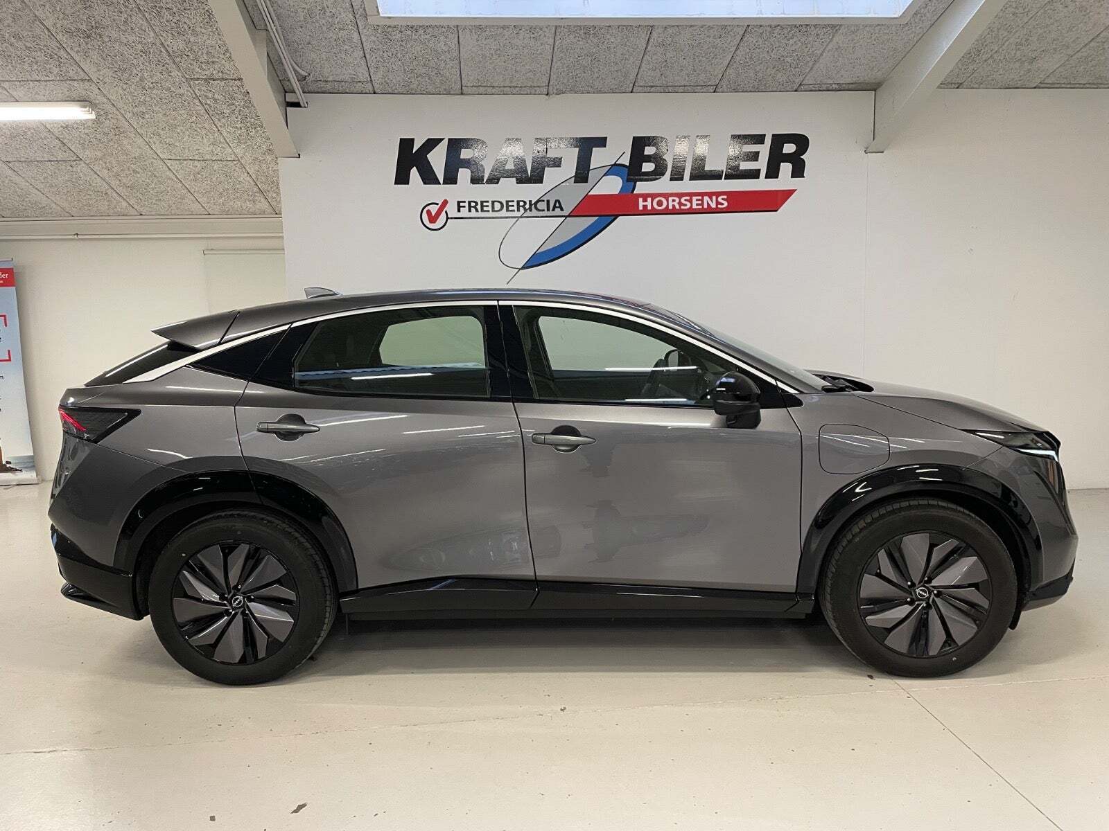 Grå Nissan Ariya fra 2024