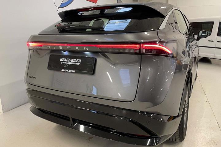 Grå Nissan Ariya fra 2024