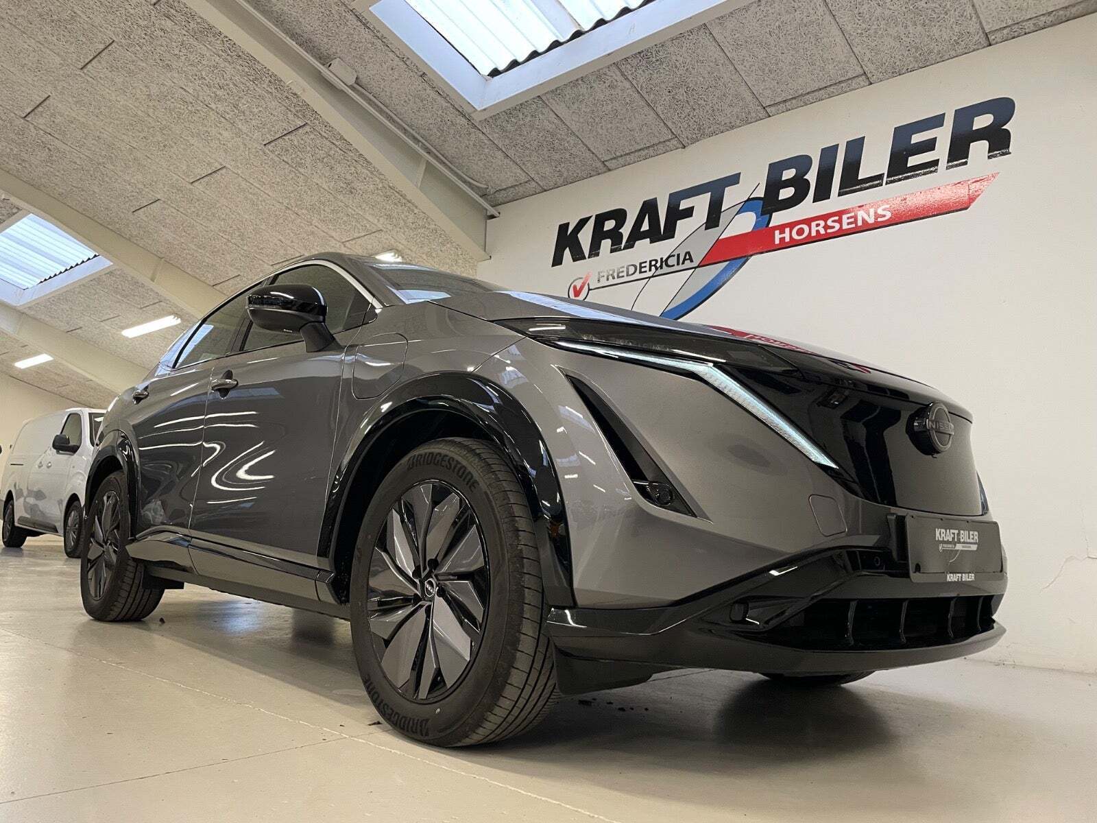Grå Nissan Ariya fra 2024