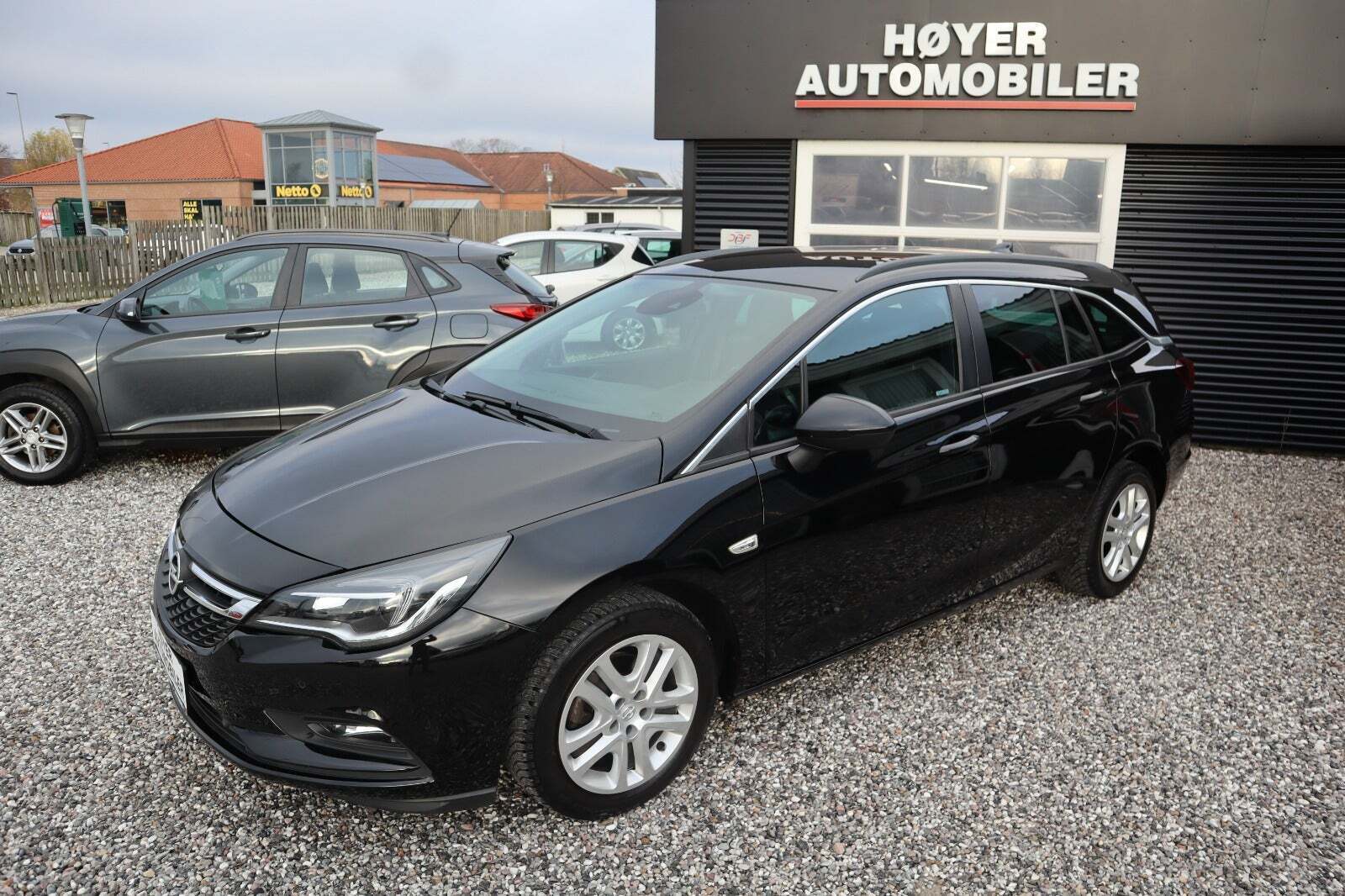 Sort Opel Astra fra 2017