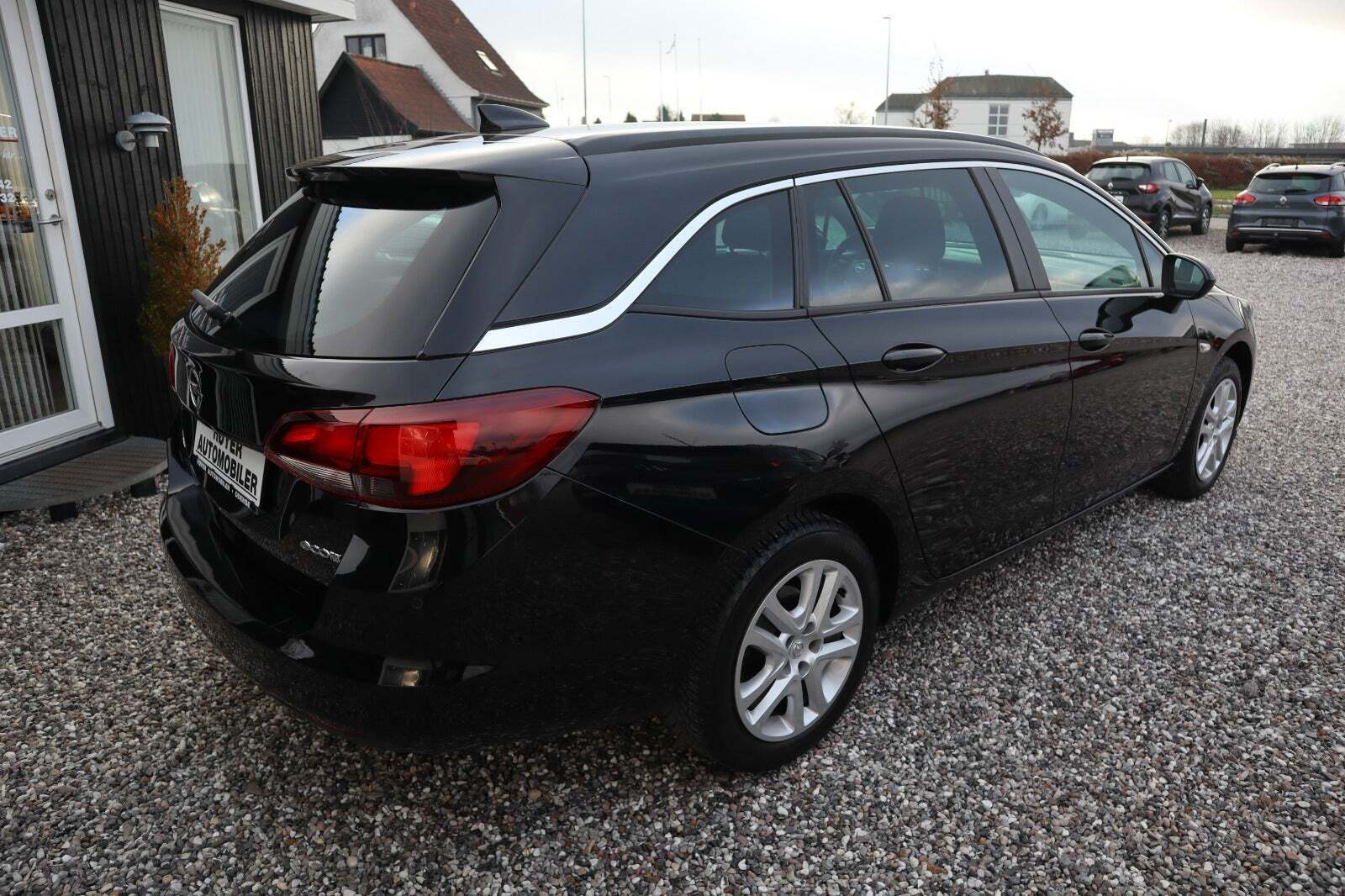 Sort Opel Astra fra 2017