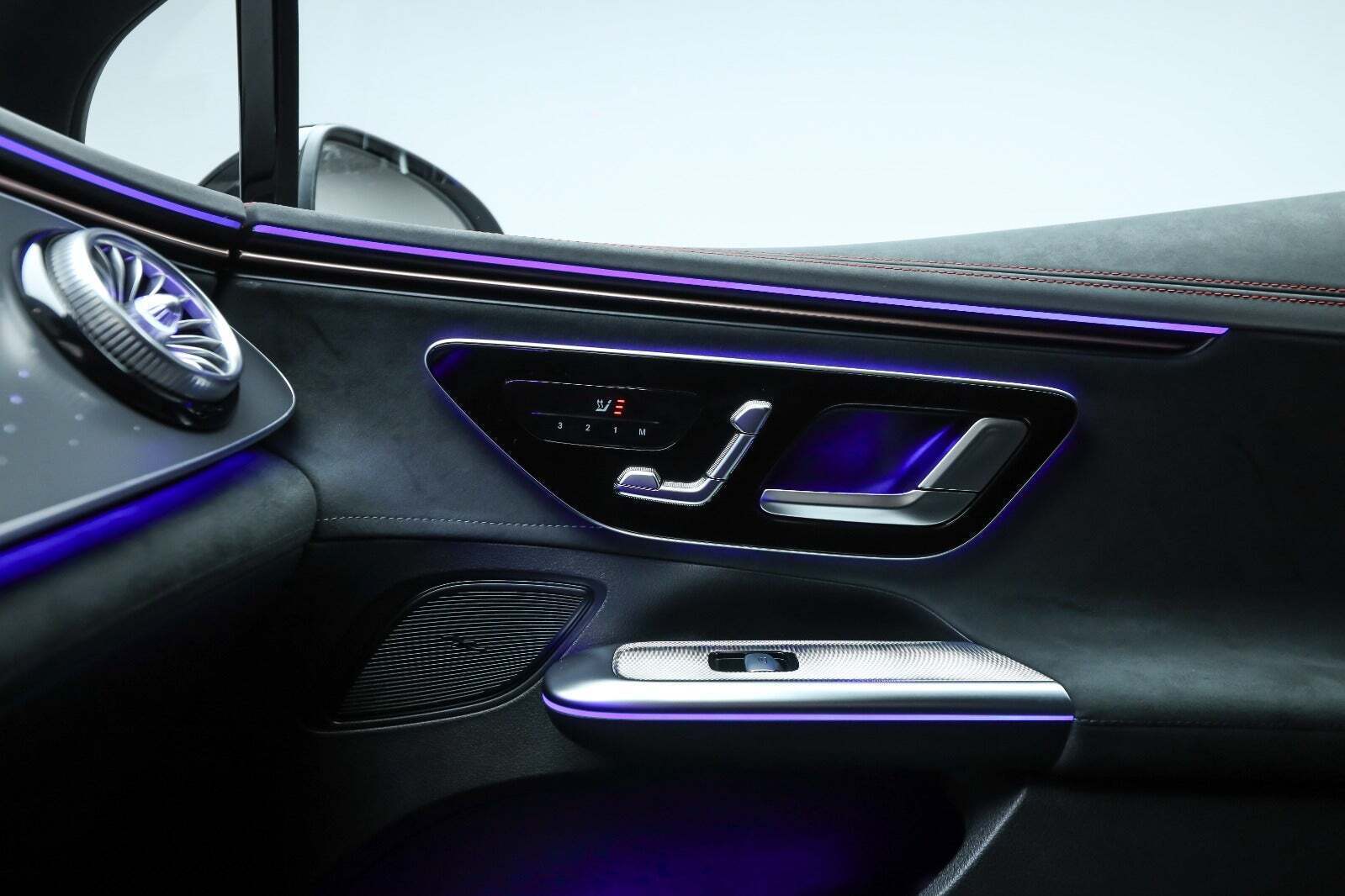 Sølv Mercedes EQE350+ fra 2025