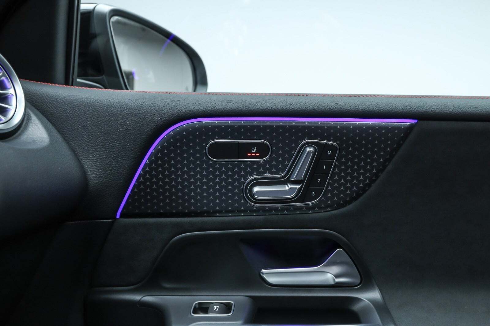 Sølv Mercedes EQB250+ fra 2025