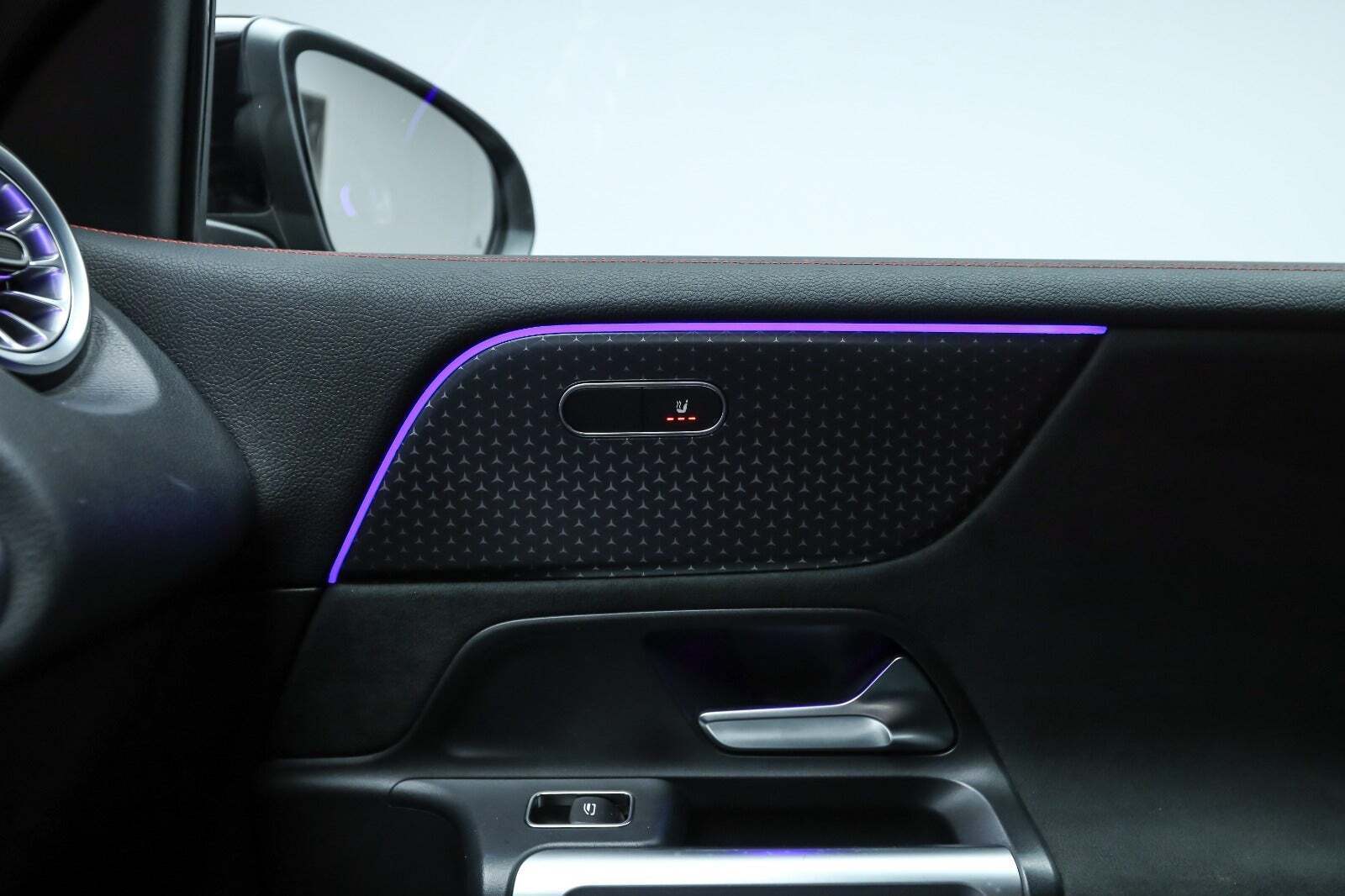 Sort Mercedes EQB350 fra 2025