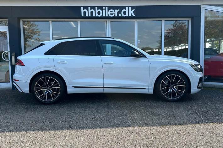 Hvid Audi Q8 fra 2019