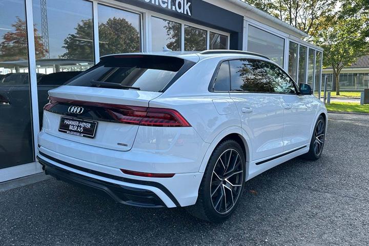 Hvid Audi Q8 fra 2019