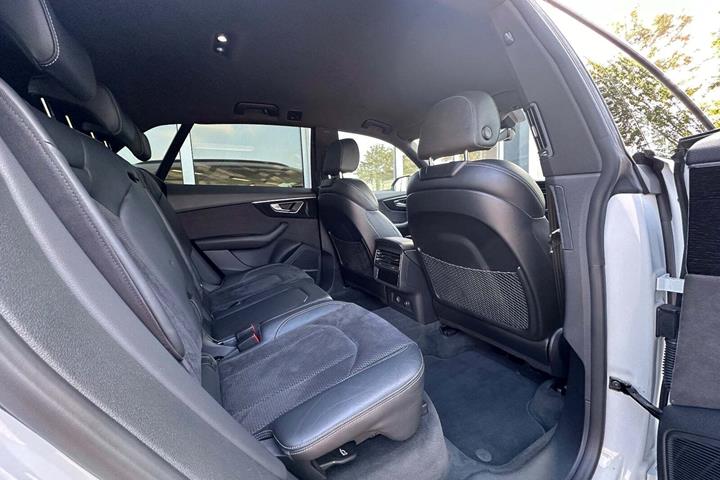 Hvid Audi Q8 fra 2019