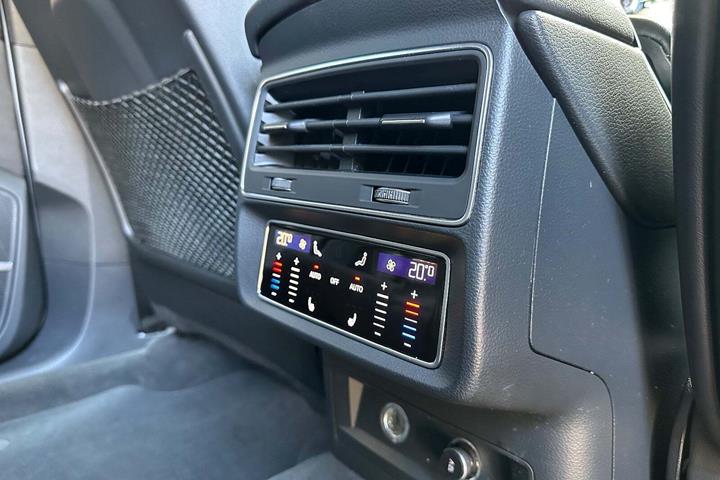 Hvid Audi Q8 fra 2019