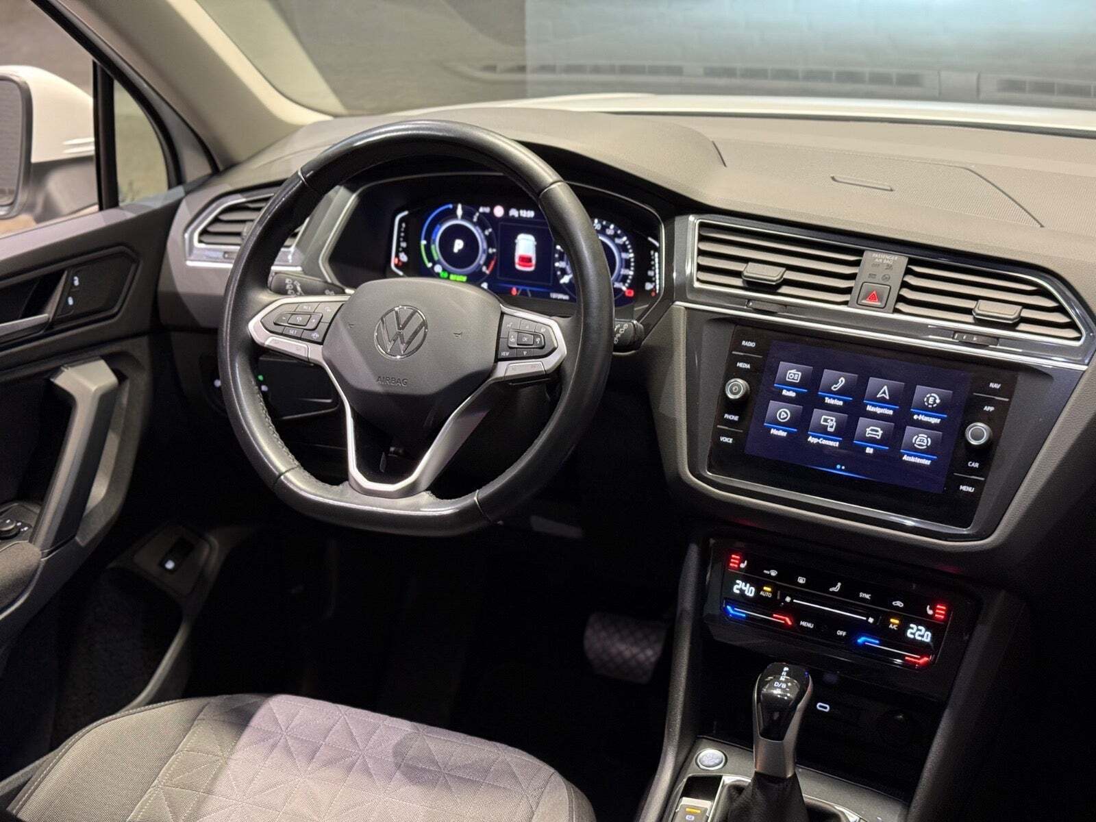 Hvid VW Tiguan fra 2022
