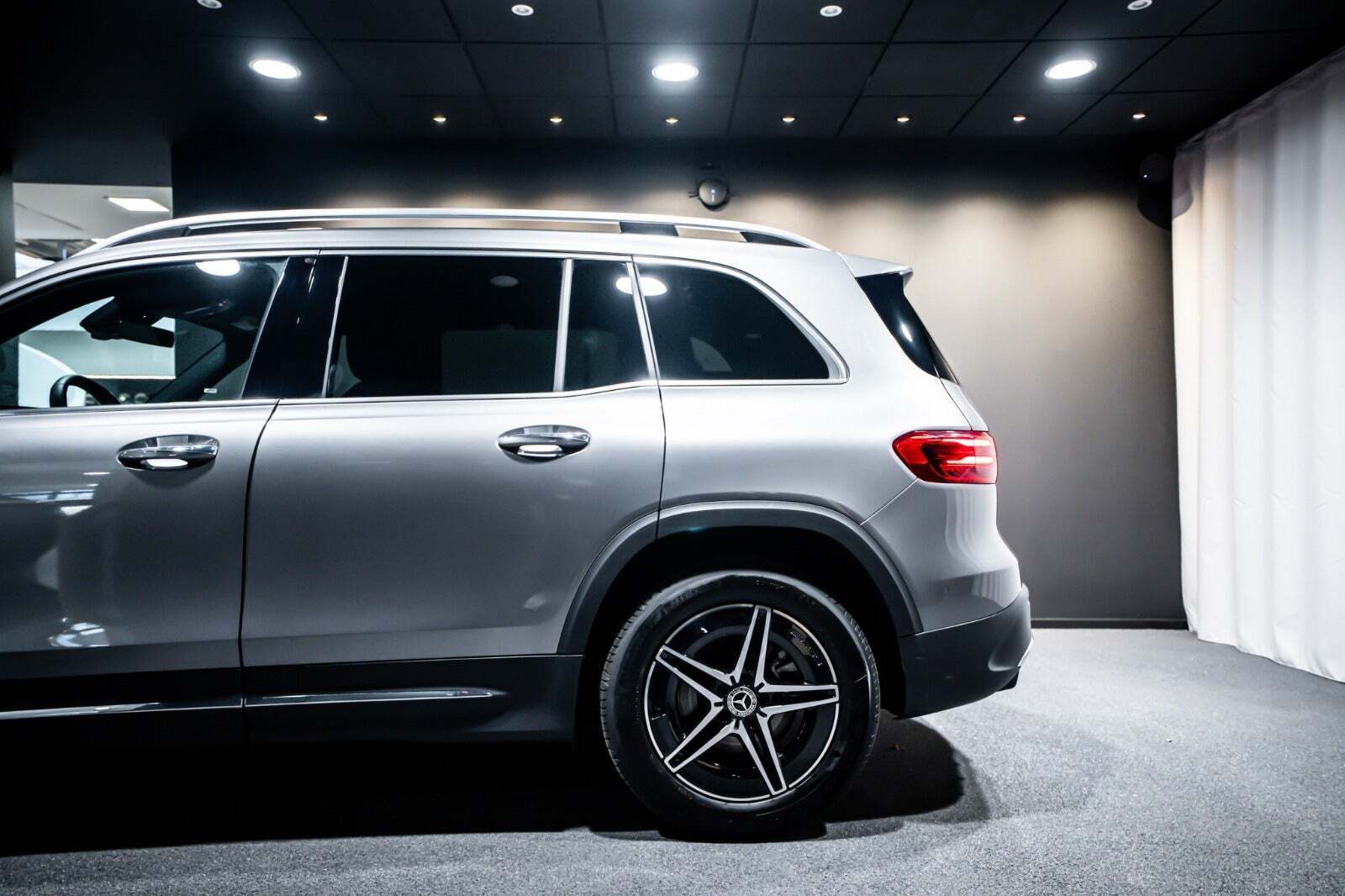 Grå Mercedes EQB250+ fra 2026