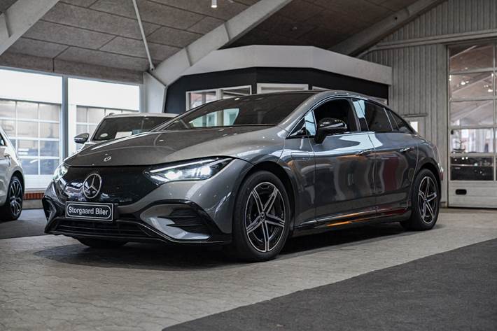Grå Mercedes EQE350 fra 2022